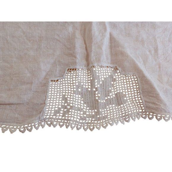 Vtg Grandma's Linen Hand Crochet Table Topper Bird Pattern 22" x 14.5" White - Picture 6 of 6